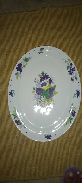 Travessa Oval Vista Alegre Antiga (Anos 70) – Motivos Florais Roxos