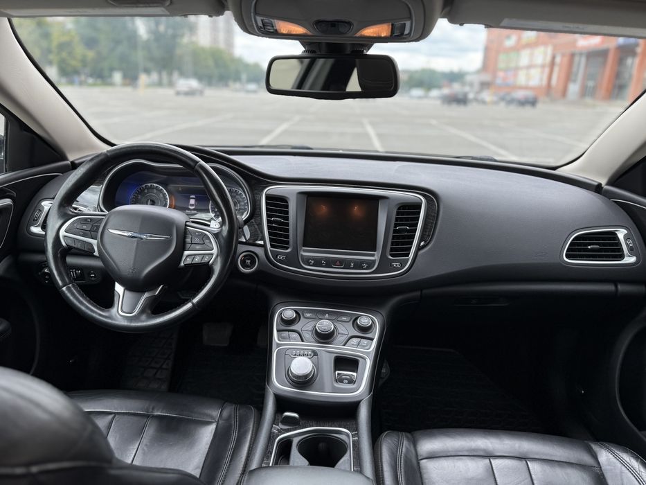 Продаж авто Chrysler 200C