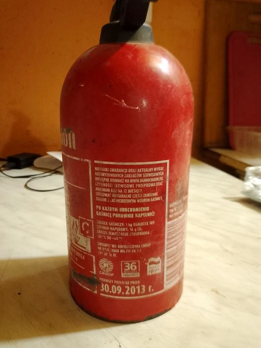 Автомобильный огнетушитель