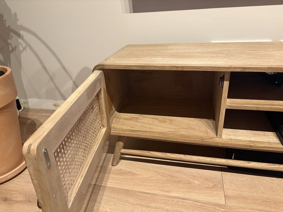 Szafka z drewna mindi