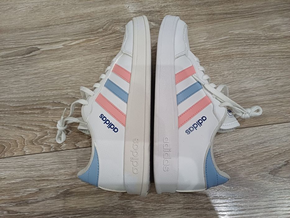 Damskie adidasy sneakersy Adidas rozm 37,5.