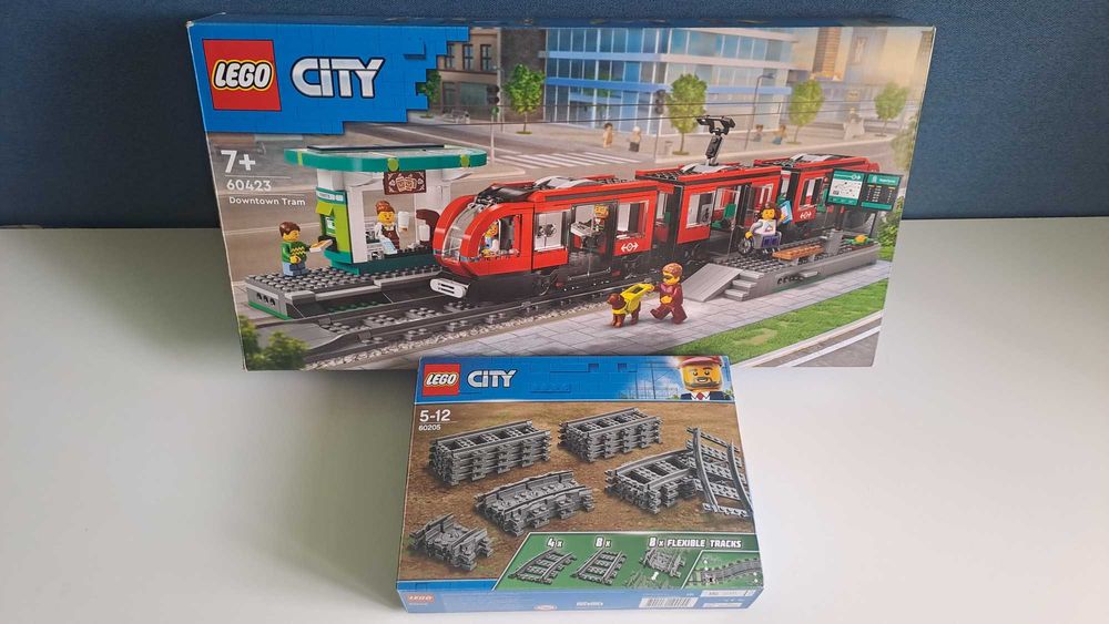 Конструктор LEGO City "Трамвай і вокзал у центрі міста" (60423) vs (60205)