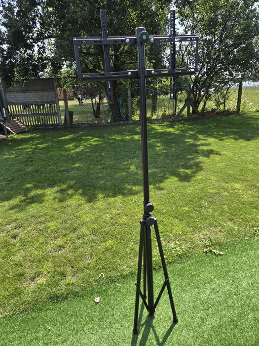 Mobilny statyw vesa pod tv