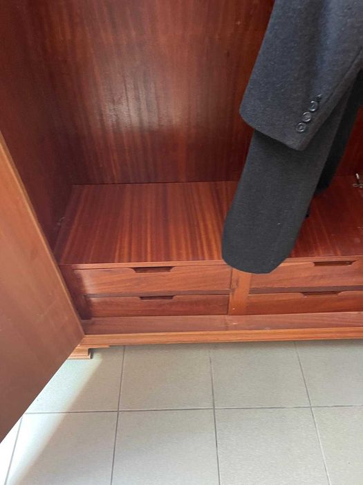 Armário roupeiro de duas portas