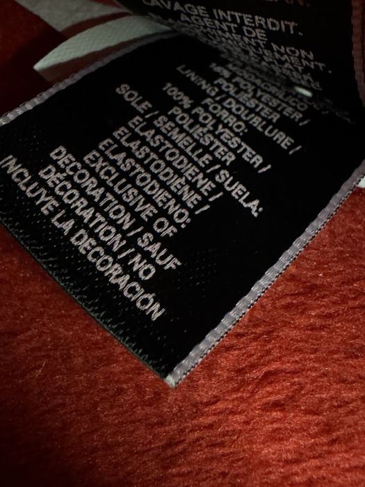 Червоні хутряні капці Victoria's Secret Signature