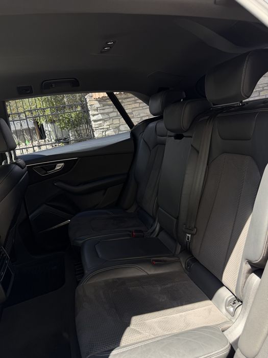 Audi Q 8 2018 рік