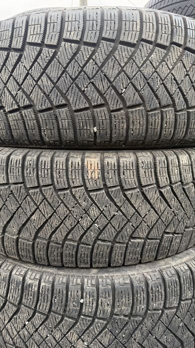 235/55/19 Pirelli Ice Zero