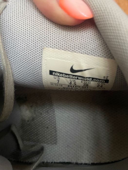 Sapatilhas em estilo bota, marca Nike