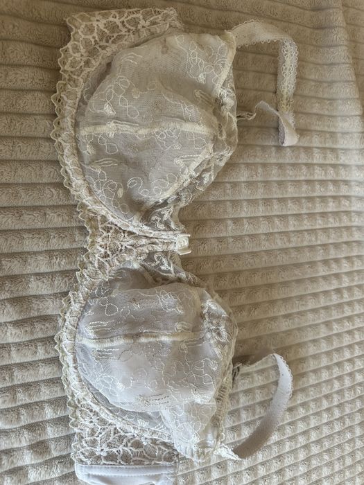 Бюстгальтери різні моделі