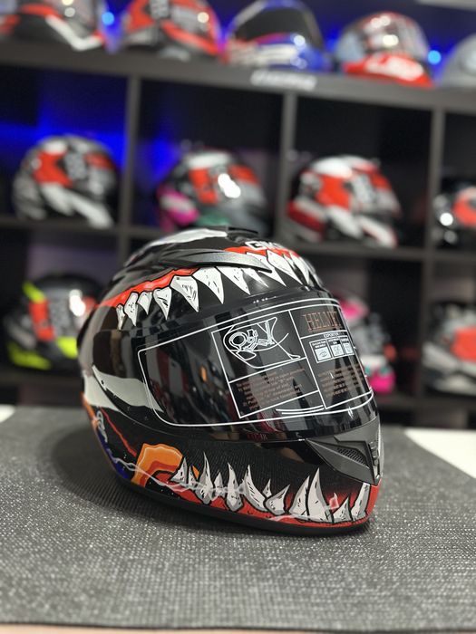 Capacete venom NOVO ja com viseira preta 90€