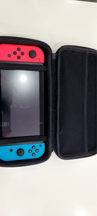 Nintendo Switch + Cartão microSD 128 GB + 2 Jogos