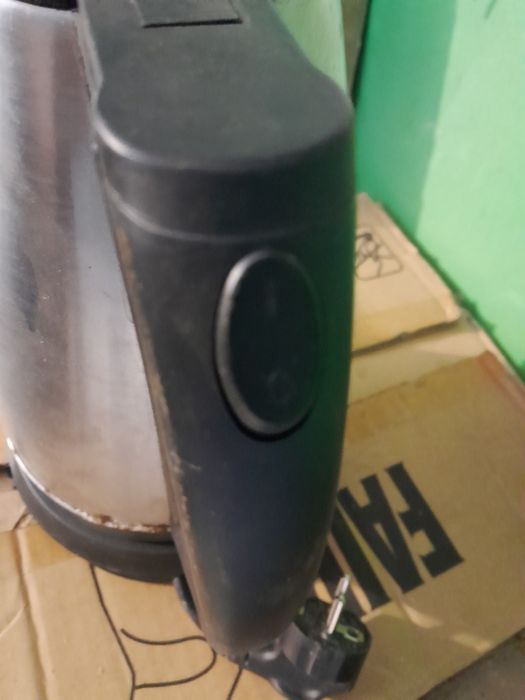 Электрочайник рабочий на запчасти