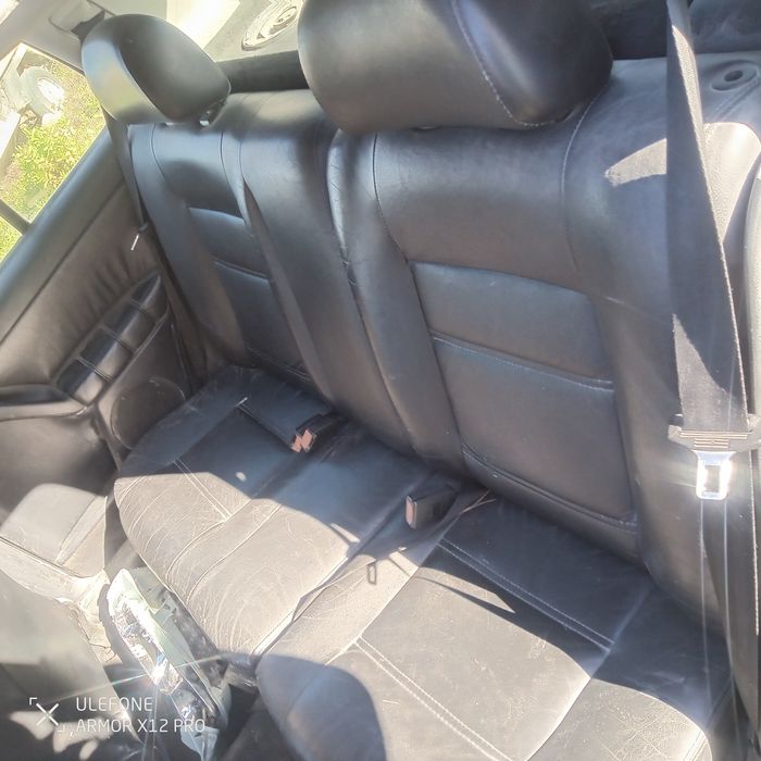 Motor e bancos em Pele