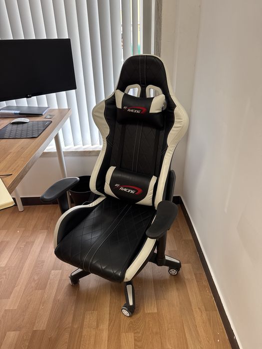 Vendo cadeira BT Racing + secretaria ikea