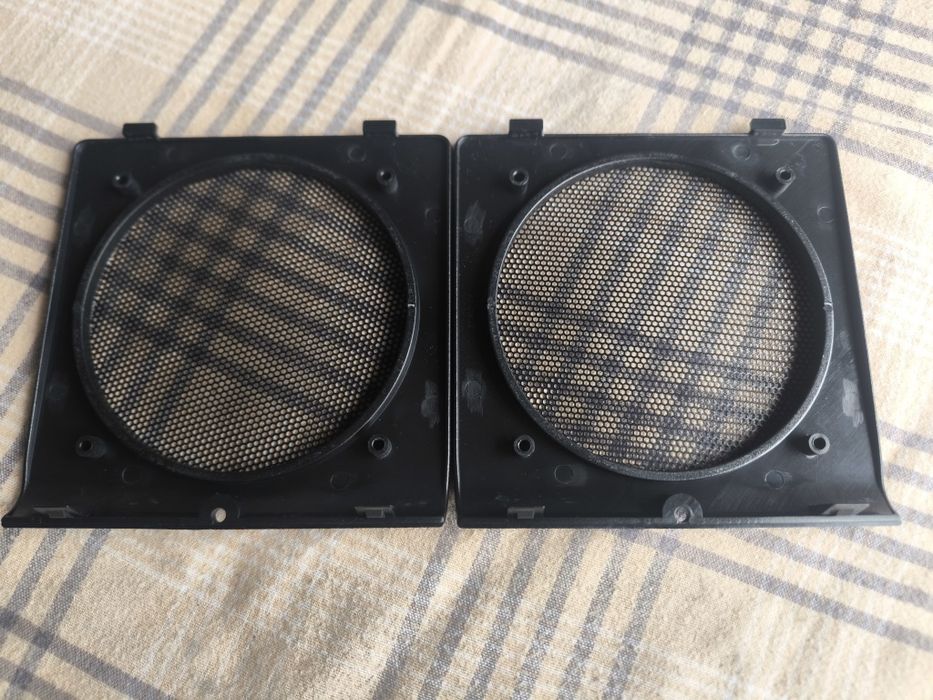 Grelhas para colunas na porta Golf MK2 Jetta MKII