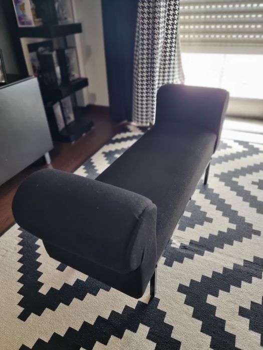 Pequeno sofá decorativo