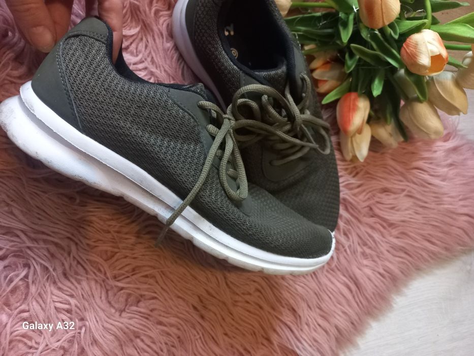 Obuwie damskie sportowe VTY 40 rozmiar