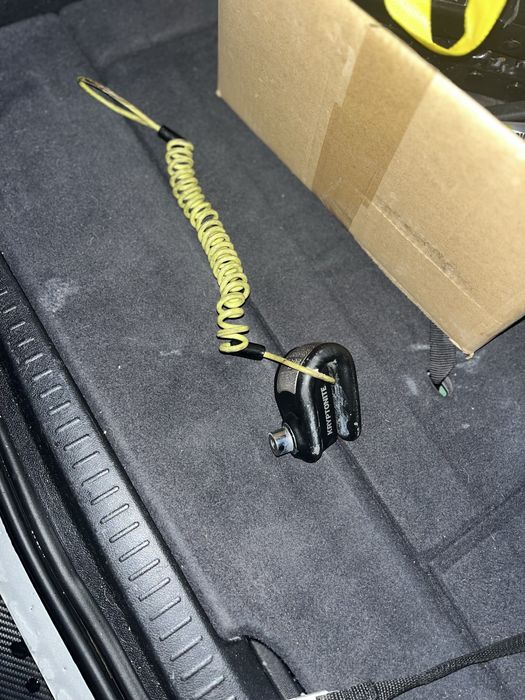 Cadeado para mota c/alarme e um par de luvas,uma capa para a mota.