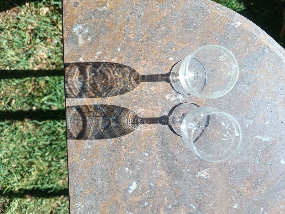 Dois copos de pé, vintage