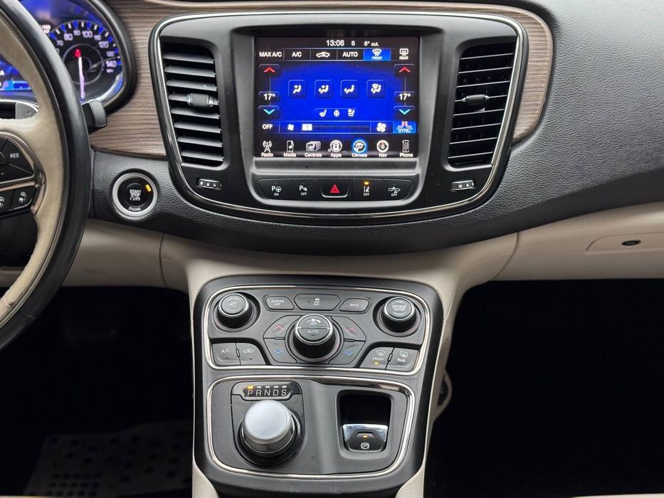 Chrysler 200 2014 року, 3,6 газ/бензин, автомат, передній привід,182т.