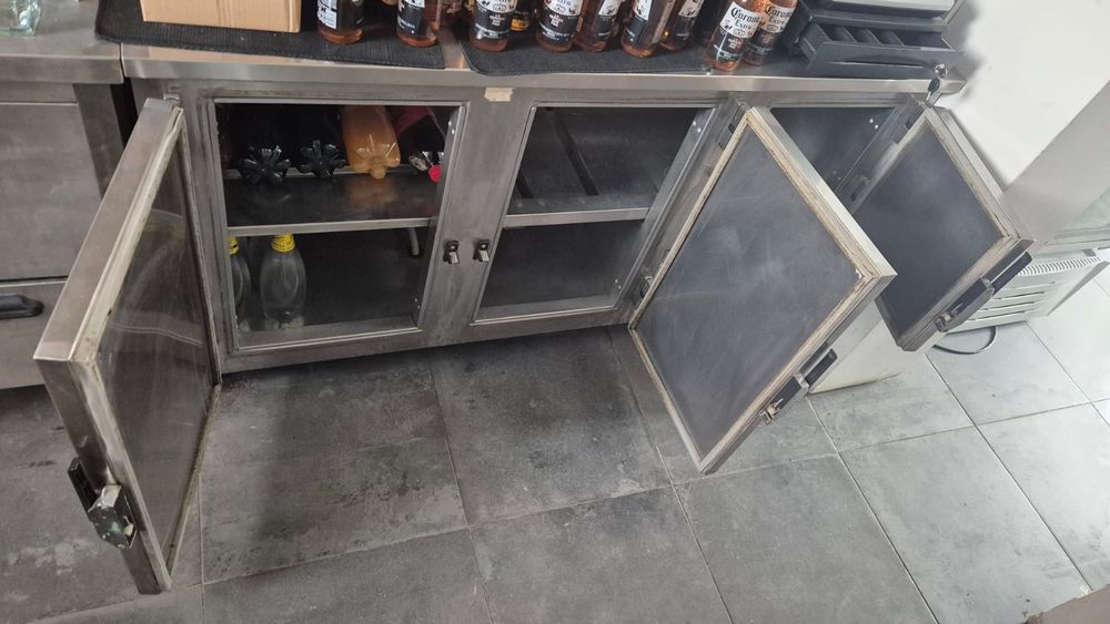 Recheio de bar com pouca utilização