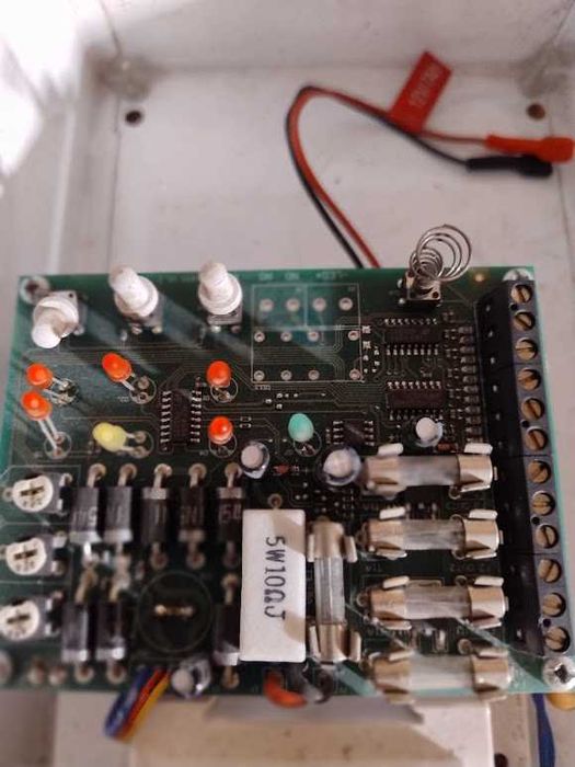 Centrala alarmowa SATEL CA-4MX, system alarmowy z szyfratorem i syreną