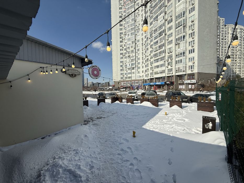 Кав’ярня-кондитерська з великою терасою на Осокорках, вул. Чавдар