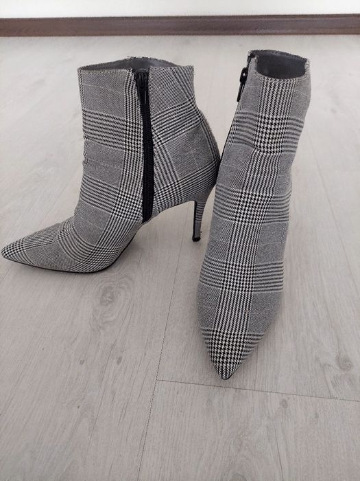 Ботильйони на шпильці