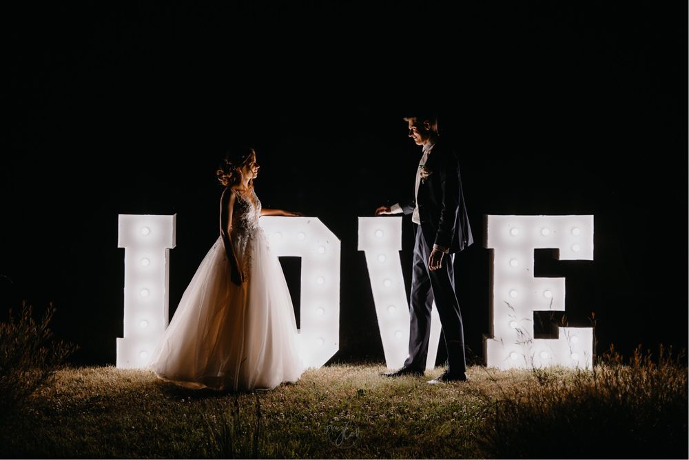 Biały, oświetlany napis LOVE! Wesele, ślub, atrakcja