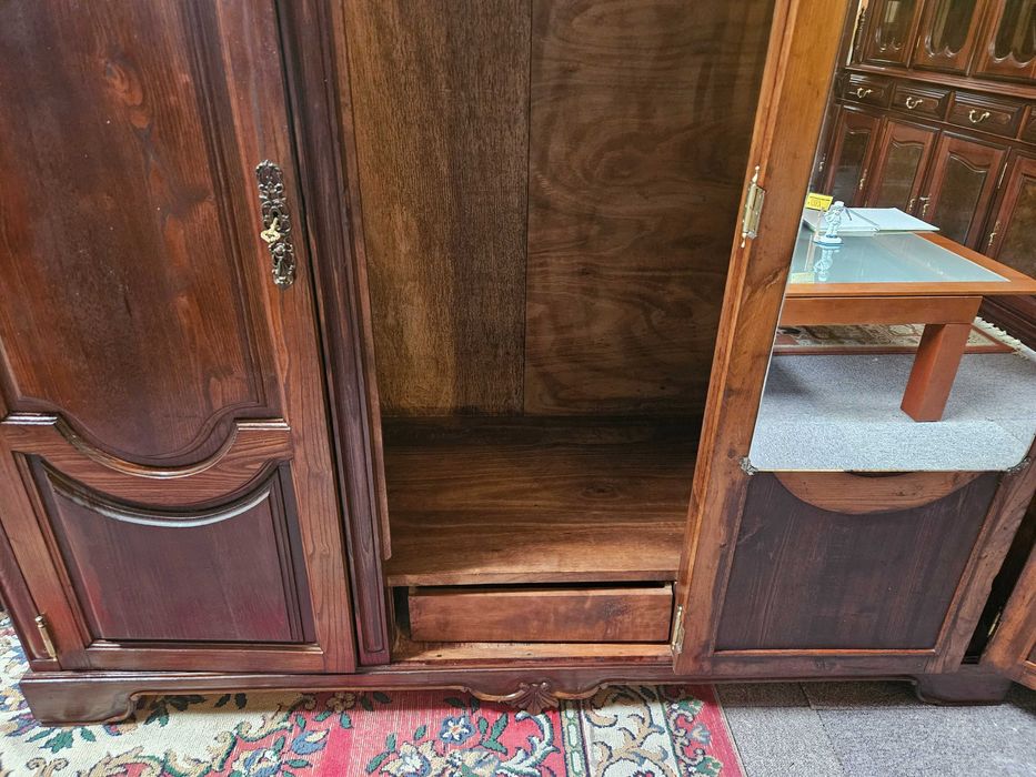 Roupeiro de três portas - Bom estado geral