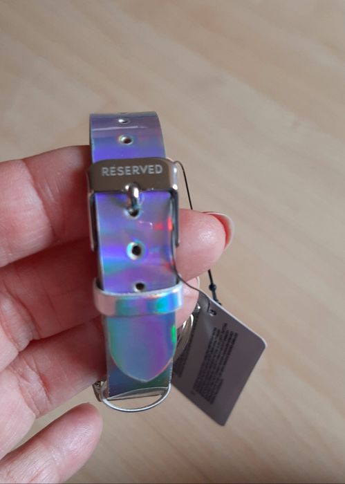 Zegarek firmy Reserved średnica koperty 4 cm srebrny efekt hologramu