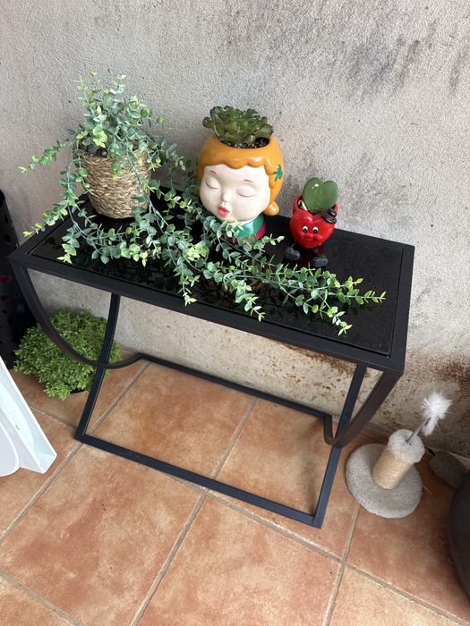 Mesa de vidro decorativa