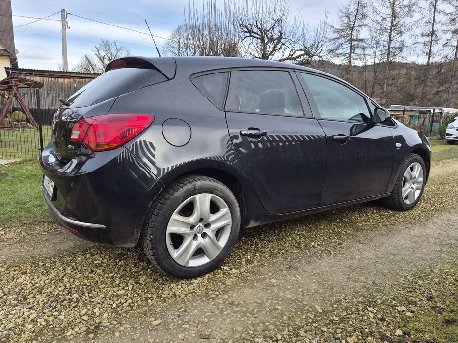 Opel Astra J 1.6cdti 136KM 2014 bogate wyposażenie