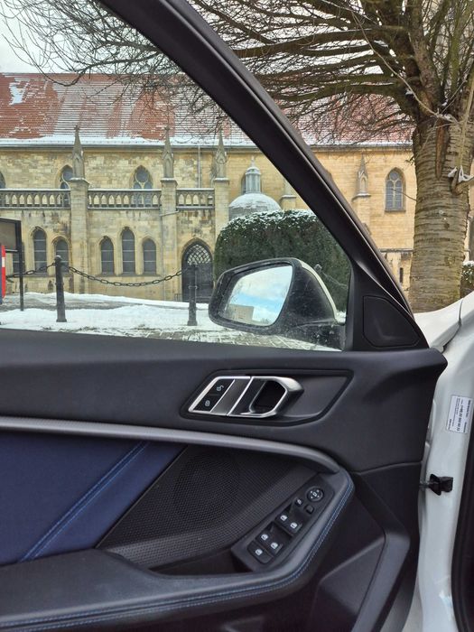 samochód osobowy BMW seria 1 F40