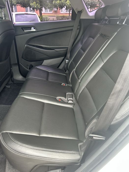 Hyundai Tucson 2015 р. Дизель: 2.0л. Автомат
