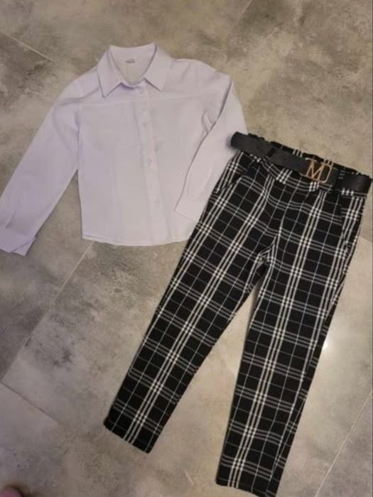 Zestaw koszula biała i spodnie w kratę plus pasek