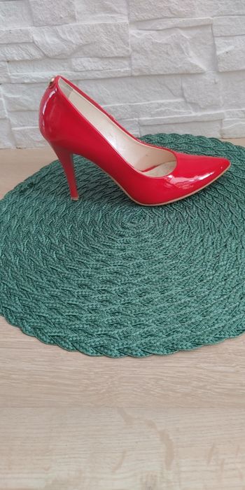 Szpilki lakierowane skora naturalna 37