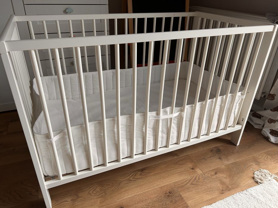 Łóżeczko dziecięce Ikea Guliliver z wyposażeniem
