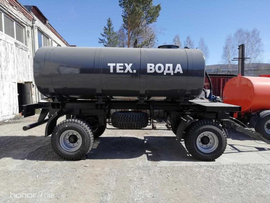 Прицеп для перевозки воды.