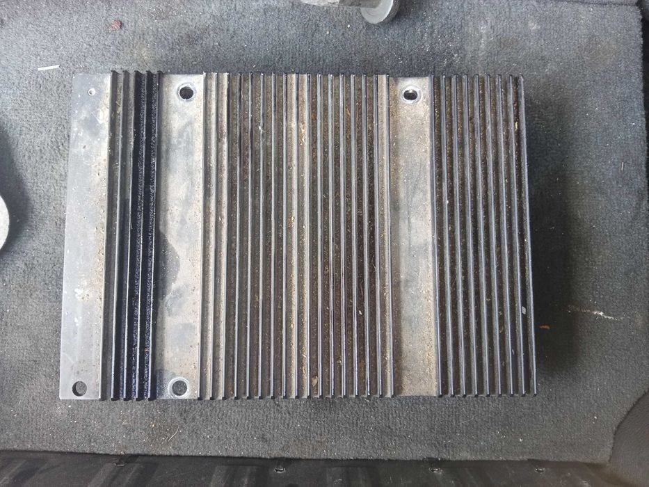 Volvo xc90 wzmacniacz audio 30657755