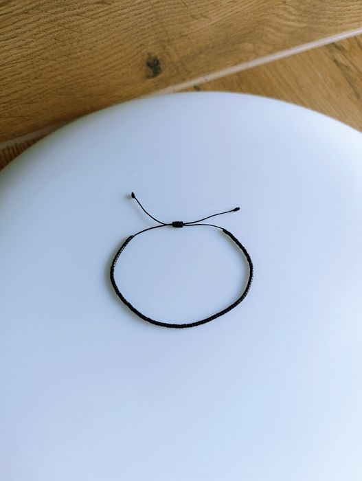 Bransoletka mini pleciona z koralików delikatna regulowana na sznurku