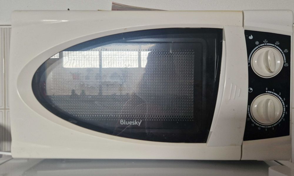 Micro-ondas marca Bluesky