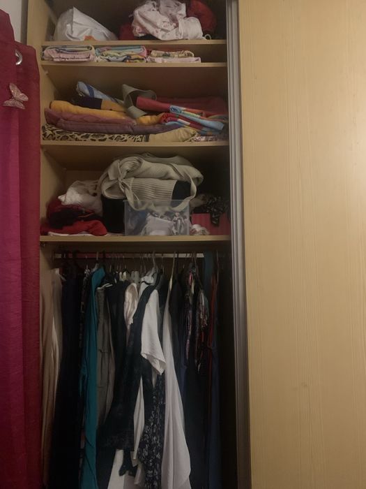 Roupeiro alto com muita arrumação