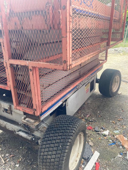 Podnośnik nożycowy SkyJack 24V nowe baterie