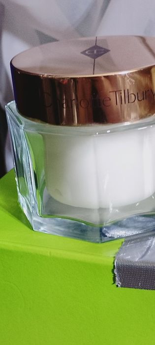 Krem do twarzy firmy Charlotte's Magic Cream 150ml Instant Turnaround Moisturiser