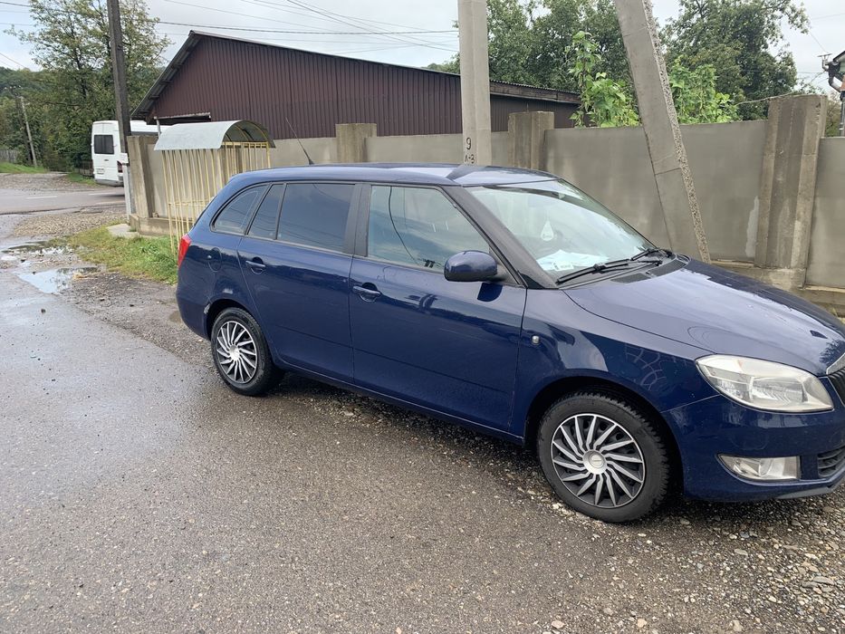 Машина шкода фабія 1,6 tdi