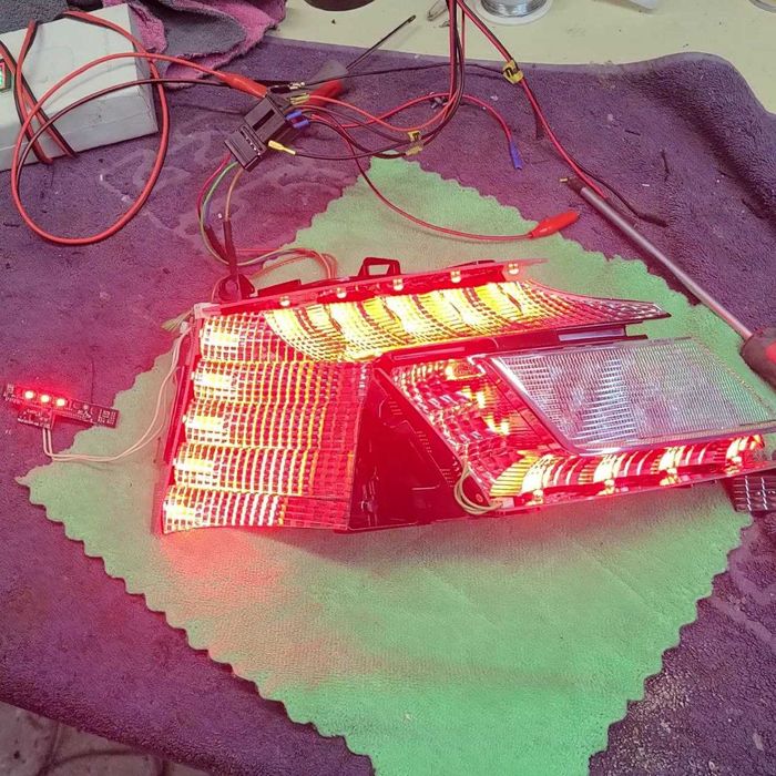 Професійний ремонт задніх ліхтарів любої складності VAG BMW Ford ін.