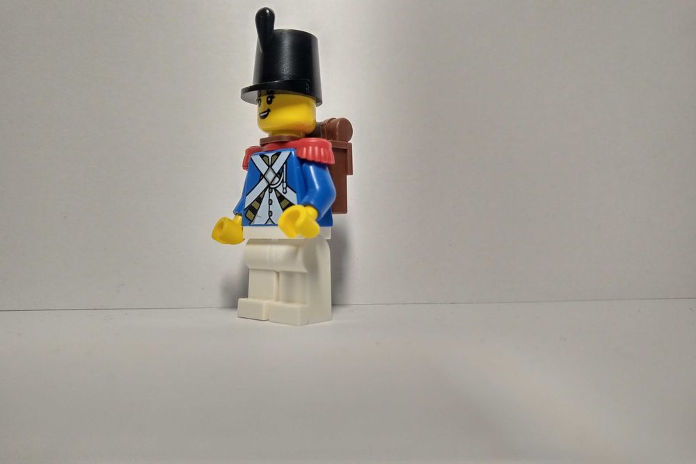 Lego figurka Piraci - żołnierz imperialny pi192 z zestawu 10320