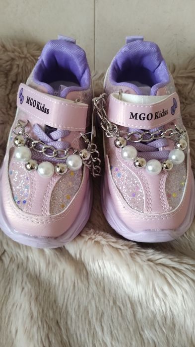 Adidaski LED dla dziewczynki