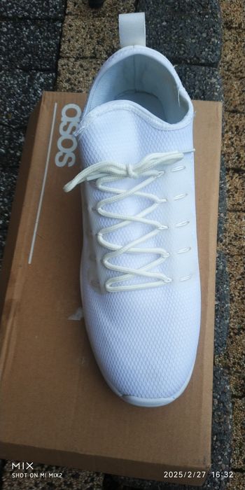 Sprzedam nowe buty sportowe